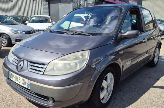 Renault Scenic II 1.9 DCI 125 CONFORT DYNAMIQUE occasion en vente à Coignières 
								